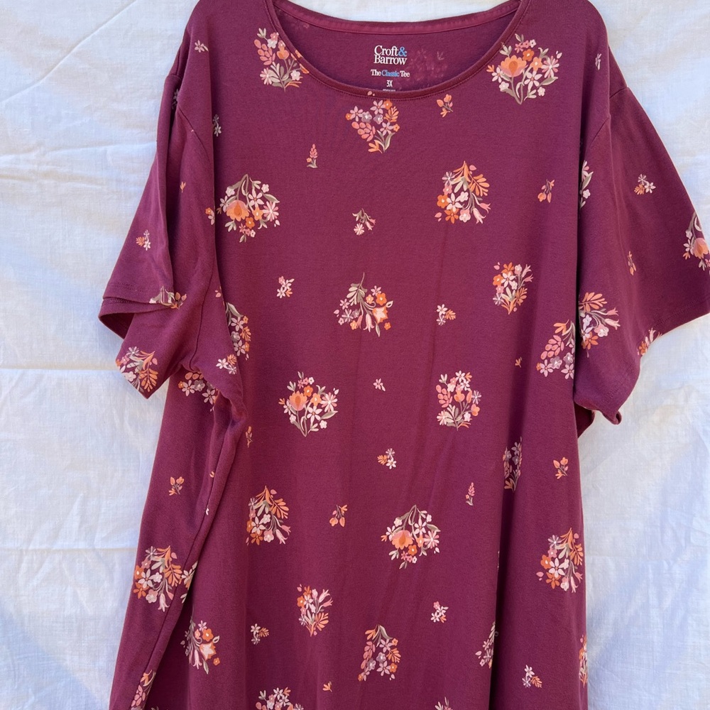 croft & barrow Women's Short Sleeve Floral Tee - Burgundy - Picture 2 of 3